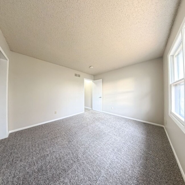 Building Photo - 611 Hickory Hill Ln