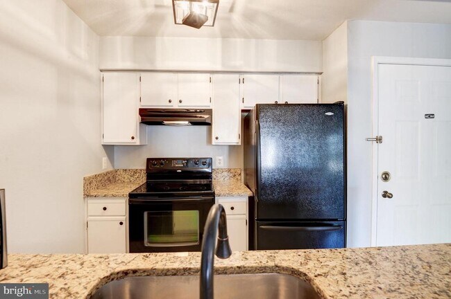 Building Photo - 3313 Wyndham Cir