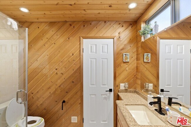 Building Photo - 7130 Gateshead Way