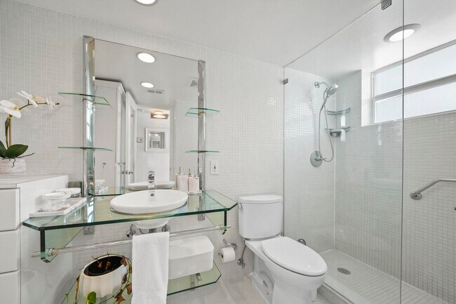 Building Photo - 1444 SE 15th Ct