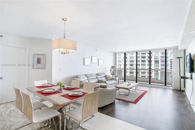 Building Photo - 1717 N Bayshore Dr