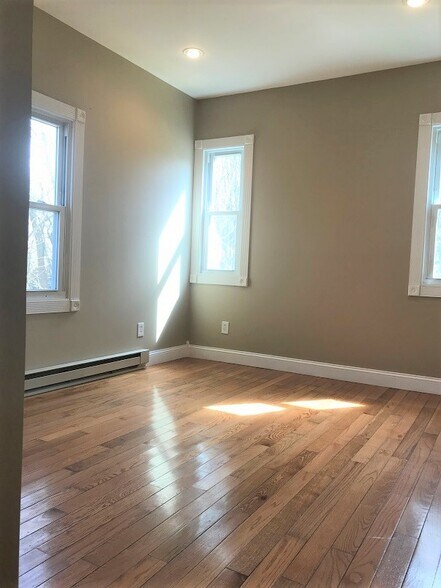 Building Photo - 156 Hill St