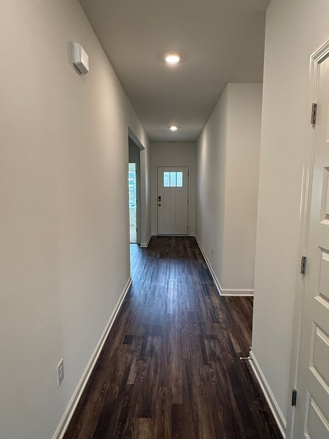 Building Photo - Springville Schools One Level 4 Bedroom / 3 Bathroom/ 3 Car Garage