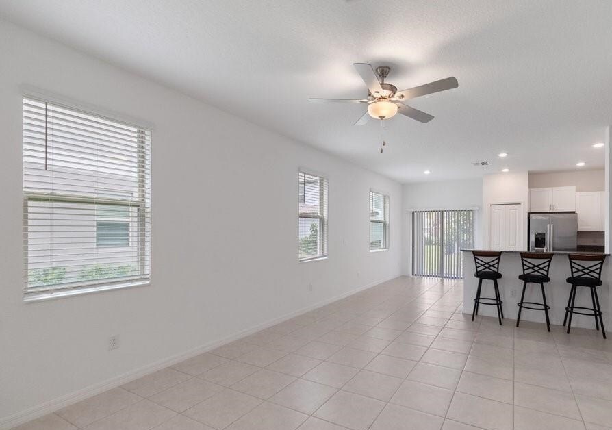 Building Photo - 8305 Crescent Oaks Dr