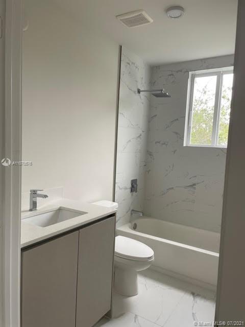 Building Photo - 2561 NE 193rd St