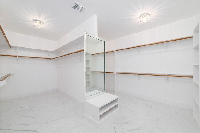 Building Photo - 3505 Parkside Dr