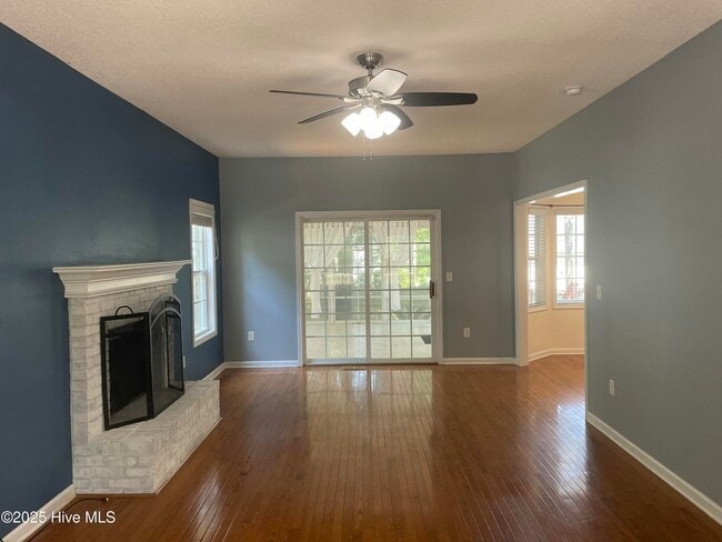Building Photo - 151 Bayshore Dr
