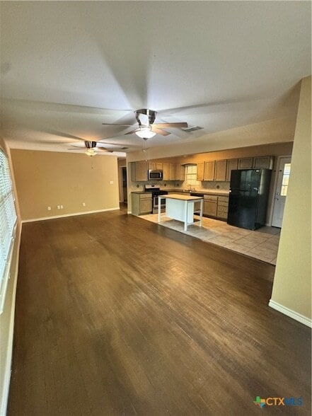 Building Photo - 902 Fern Ln