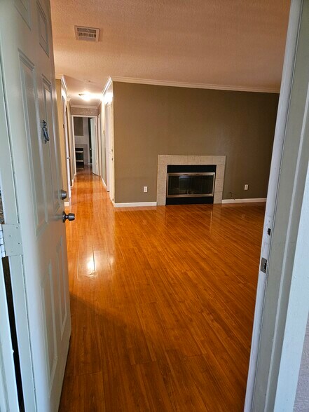 Building Photo - 11150 Trinity River Dr