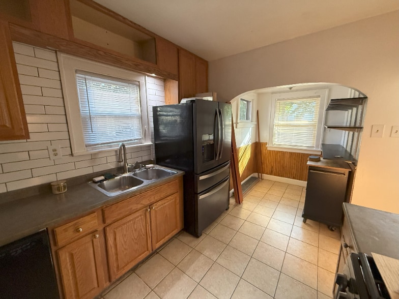 Building Photo - 3347 W 131st St