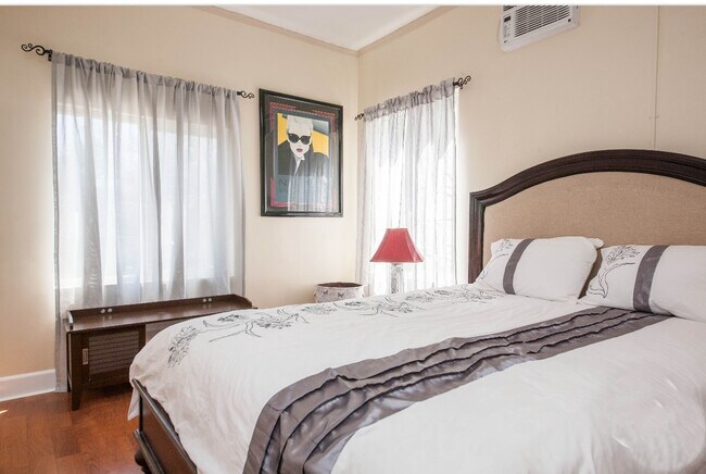 Building Photo - 1203 Gordon St