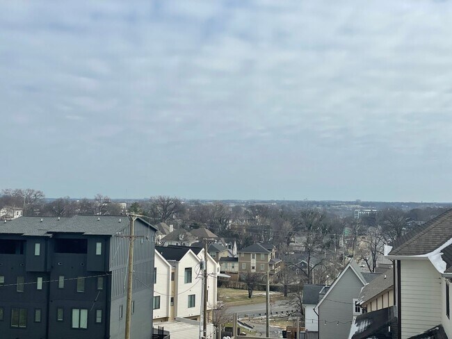 Building Photo - 1104A W Grove Ave