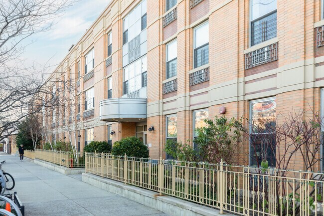 Building Photo - Manzione Red Hook Co-ops
