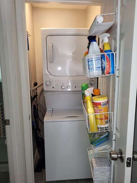 Building Photo - 2724 Arnold Tenbrook Ct