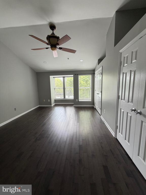 Building Photo - 3423 Lindenwood Drive