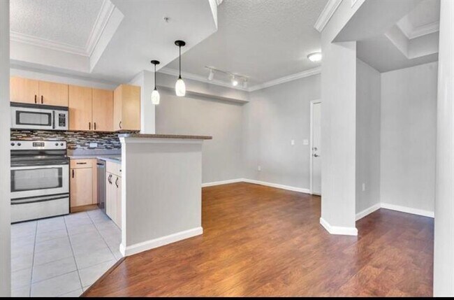 Building Photo - 533 NE 3rd Ave