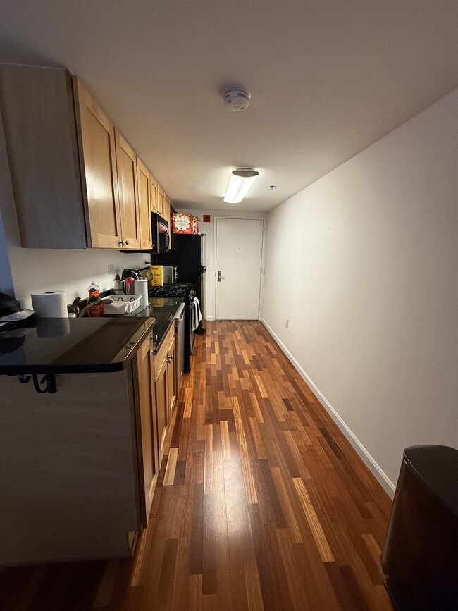 Building Photo - 759 2nd St