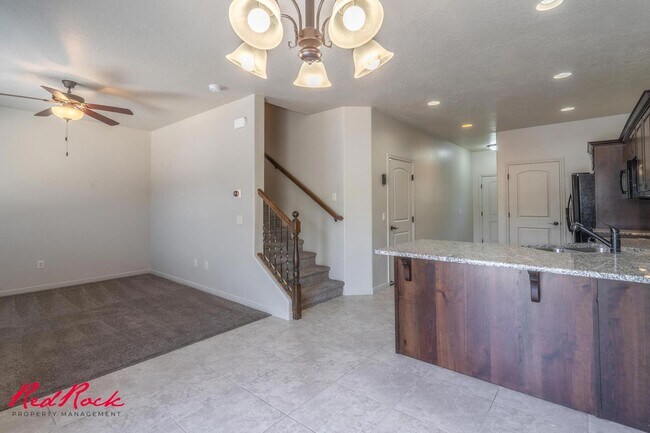 Building Photo - Charming 3 bedroom Townhome. 2 Community Pools!