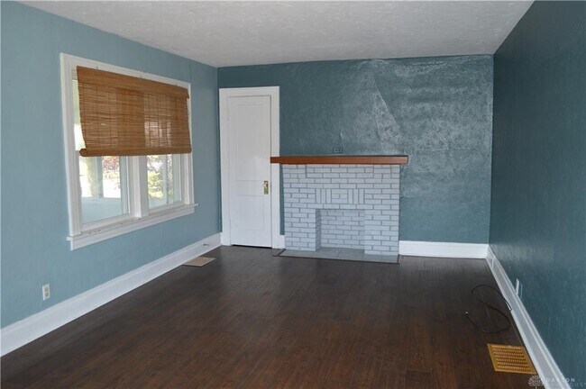 Building Photo - 2752 Springmont Ave