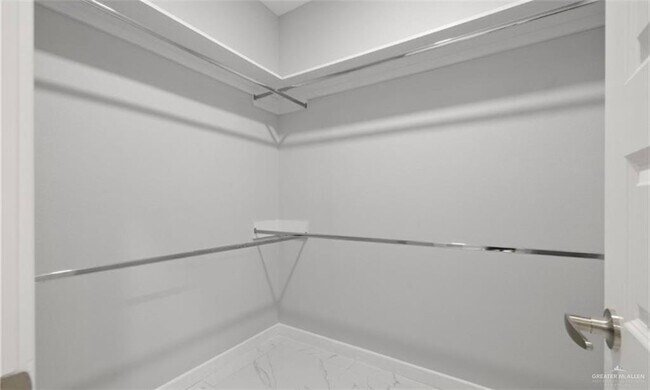 Building Photo - 18 South Dr