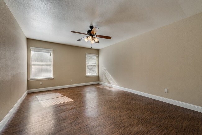 Building Photo - $2275 Fort Worth - Four Bedroom Split Floo...