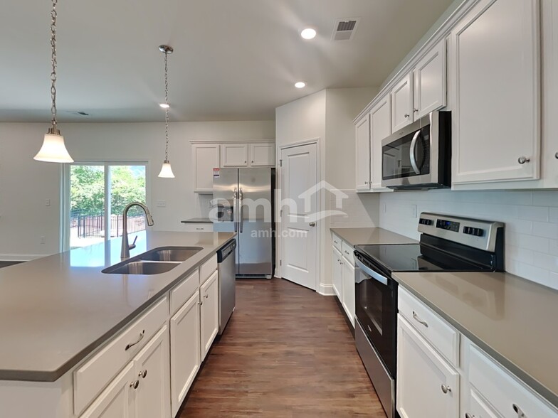 Building Photo - 4080 Chivalry Dr