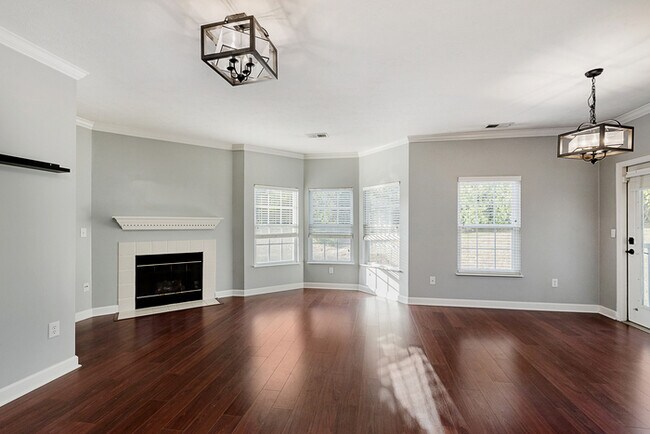 Building Photo - Wonderful 2 bedroom 2 bath Condo End Unit ...