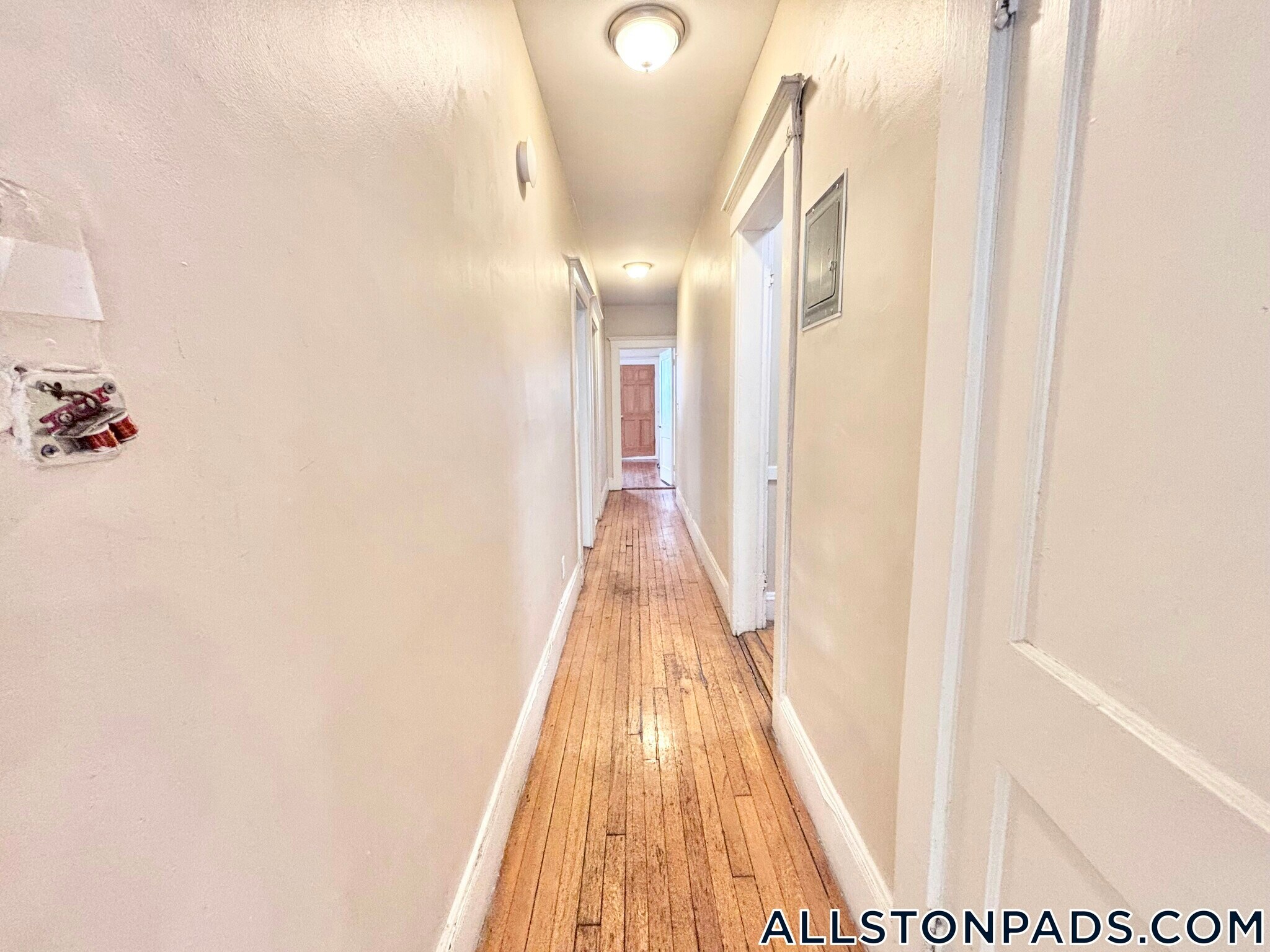 Building Photo - 192 Kelton St