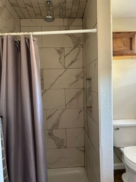 Tiled Shower - 333 Mapleton Ave