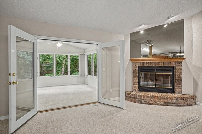 Building Photo - Spacious 3-Bedroom Home for Long-Term Lease in Hot Springs Village