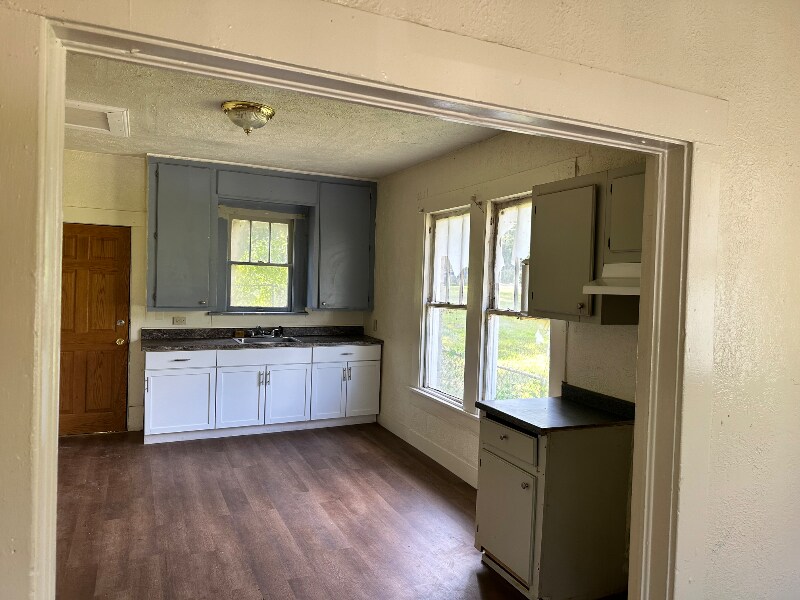 Building Photo - 221 Linden Ave