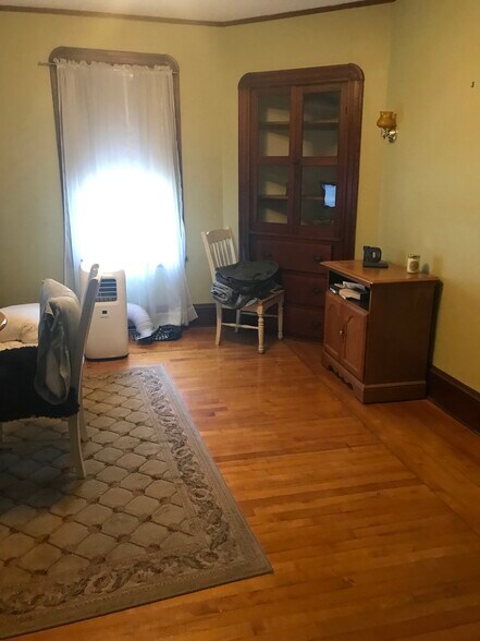 Building Photo - 31 Church St