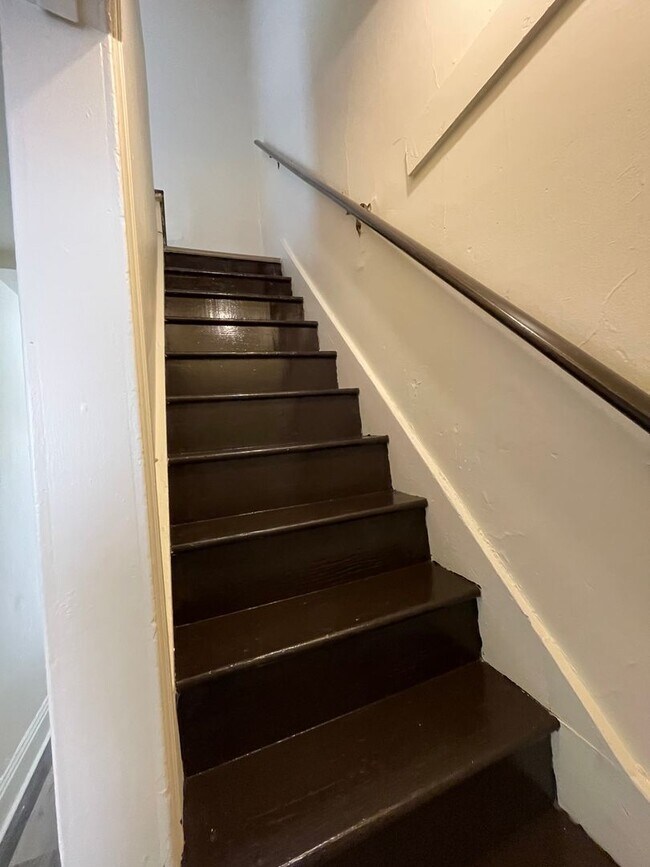 Building Photo - 643 Lincoln St