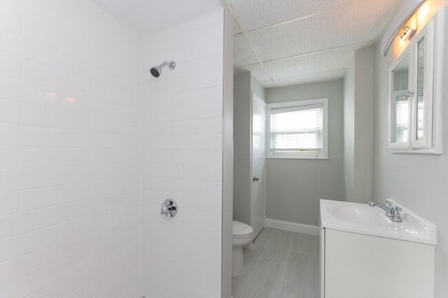 Building Photo - 129 Lynnway
