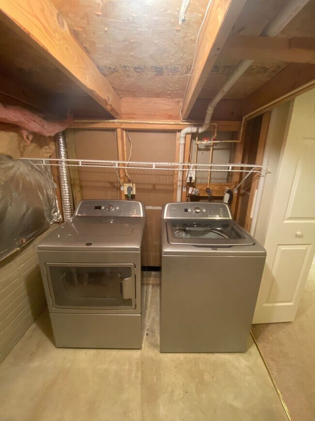 Building Photo - Charming 3 Bedroom/2 Full Bath/2 Half Bath Townhome in Constant Friendship, MD!