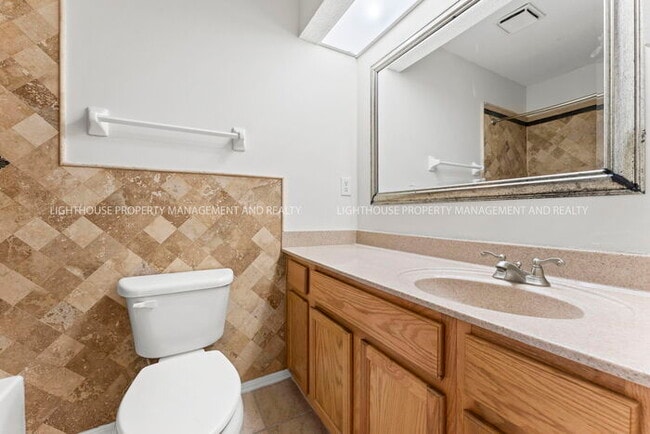 Building Photo - Beautiful 2-Bedroom Townhome with Pond Views