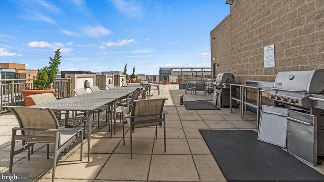 Building Photo - 1150 K St NW