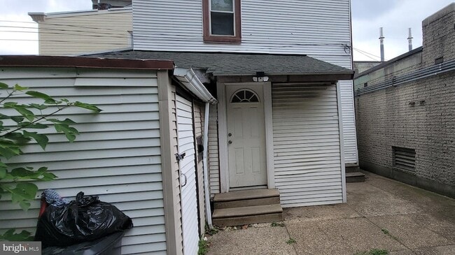 Building Photo - 4760 Richmond St