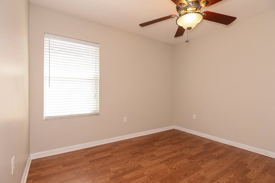 Building Photo - 535 Royal Ridge St