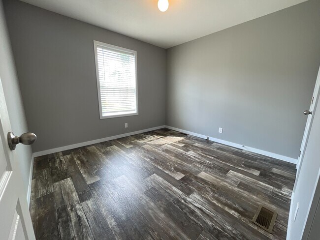 Building Photo - 38033 Ducharme Dr