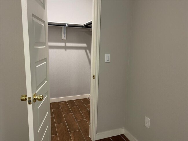 Building Photo - 884 Rd 3550