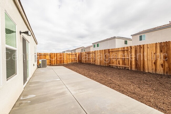 Building Photo - 4 Bedroom/2 Bath Home with Paid Solar in the Southwest - $2545 Per Month!