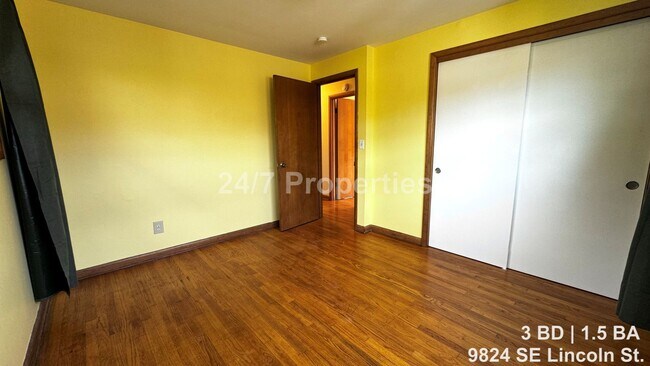 Building Photo - Vibrant 3BD | 1.5BA Home w/ Yard - SE Portland