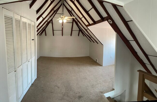 Building Photo - 2022 Plainview Ave