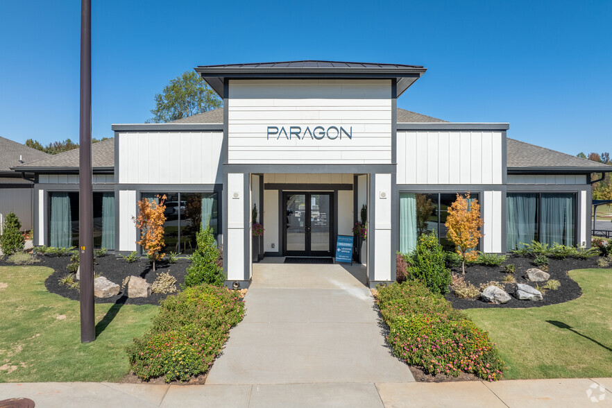 LEASING OFFICE - Paragon Luxury Apartments