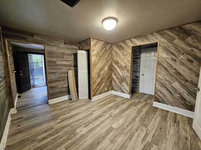 Building Photo - 4009 Oliver Ave