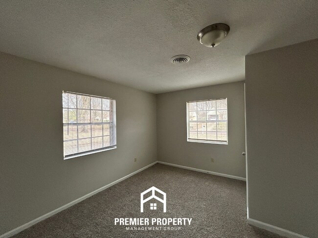 Building Photo - Spacious 4BR Home with Formal Dining, Fenced Yard & Garage in Southaven