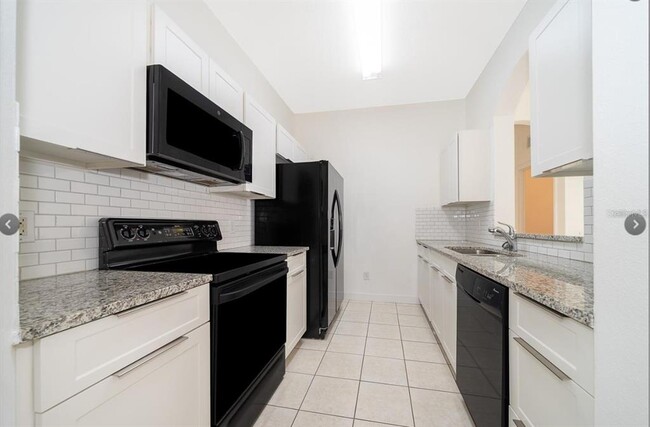 Building Photo - 6166 Stevenson Dr