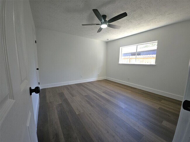 Building Photo - 815 Merribrook Ln