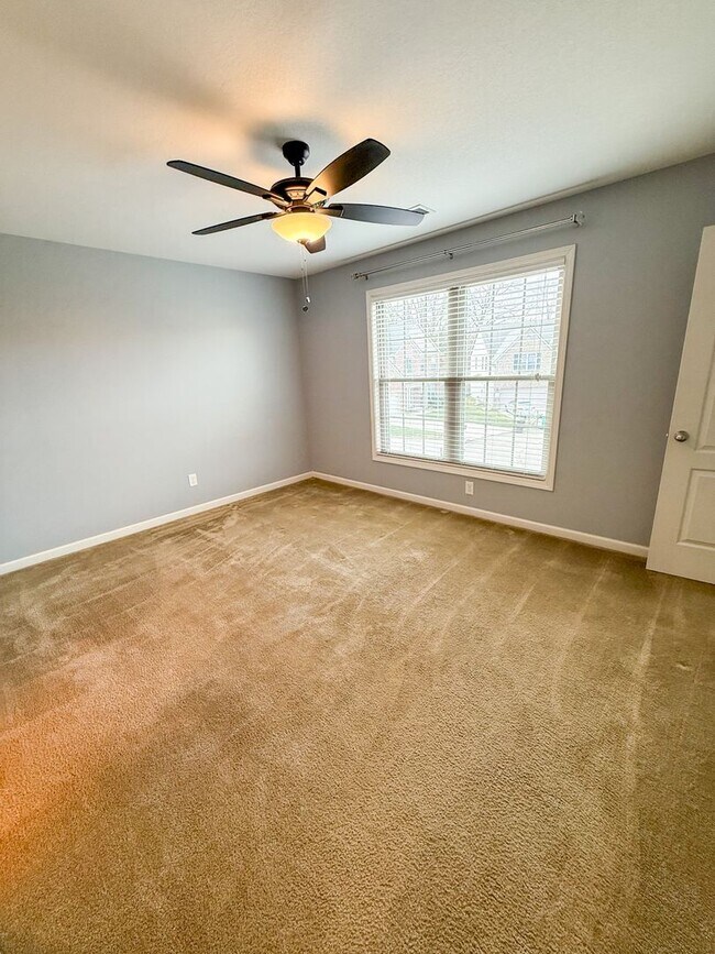 Building Photo - Stunning 5 bedroom 3.5 bath home in the highly desirable Rocky Hill area